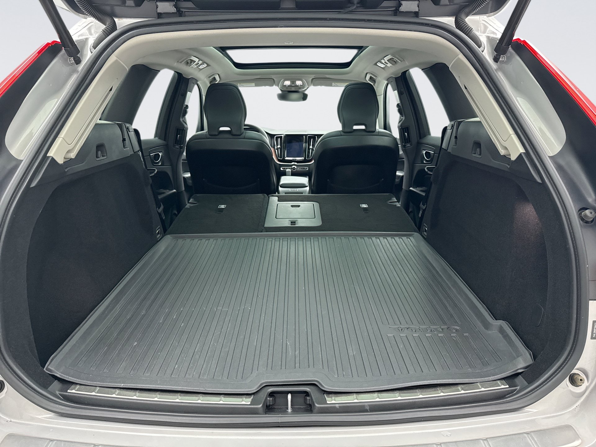 Used 2023 Volvo XC60 B5 Plus w/ Climate Package AWD/4WD image 24