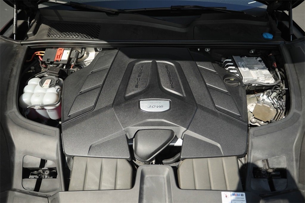 Used 2022 Porsche Cayenne Platinum Edition image 18