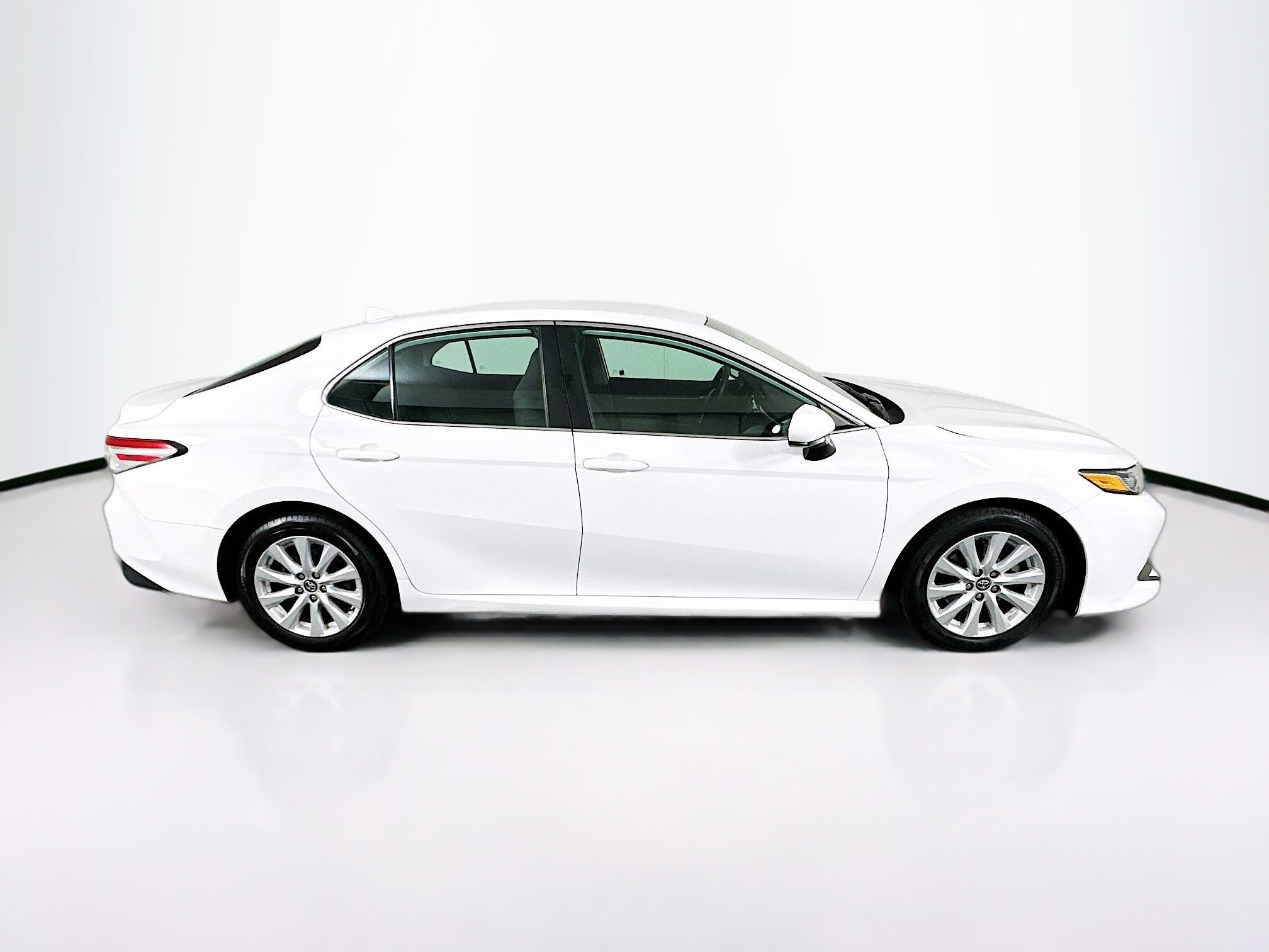Used 2020 Toyota Camry LE image 10