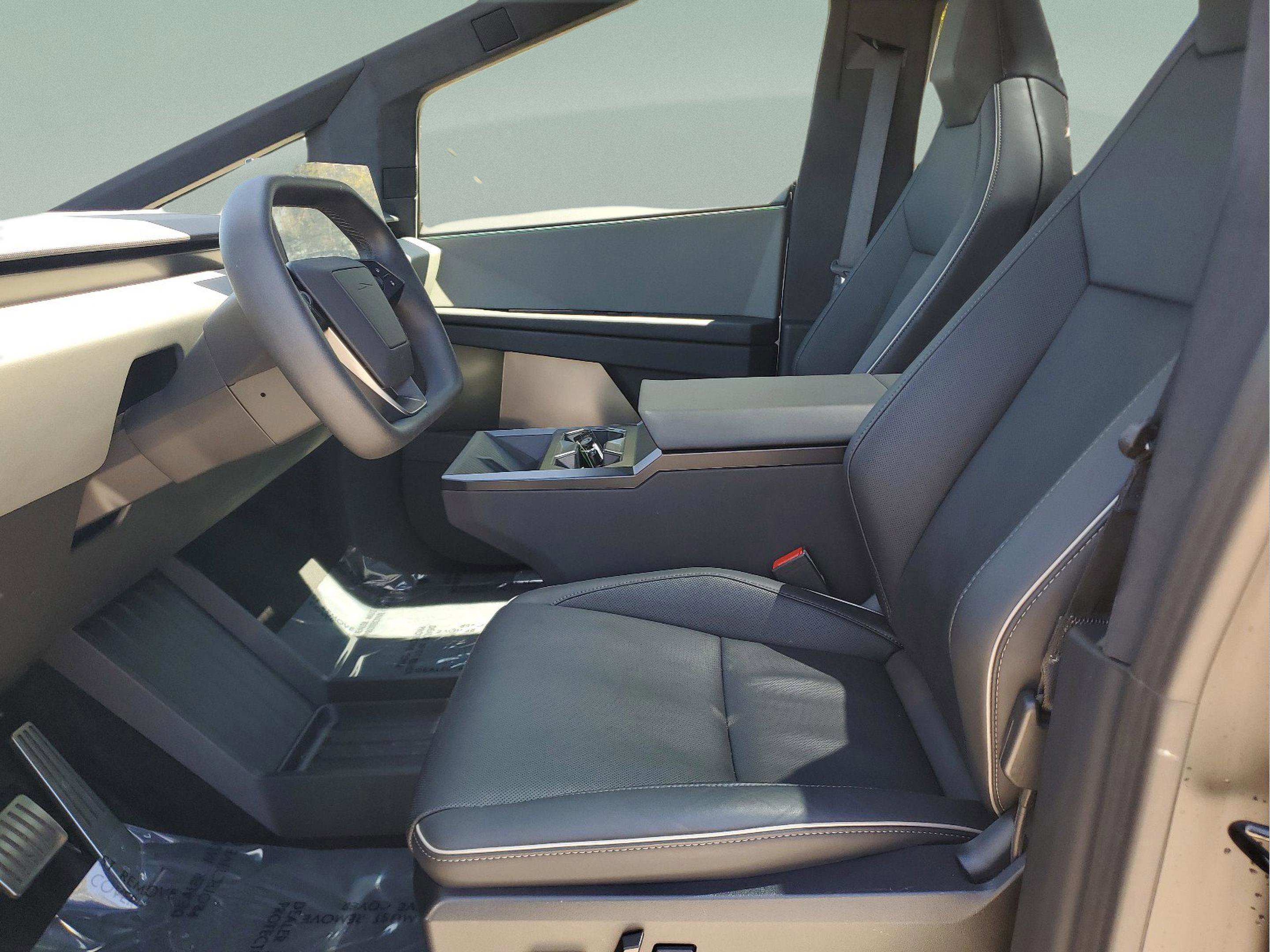 Used 2024 Tesla Cybertruck AWD Crew Cab image 17