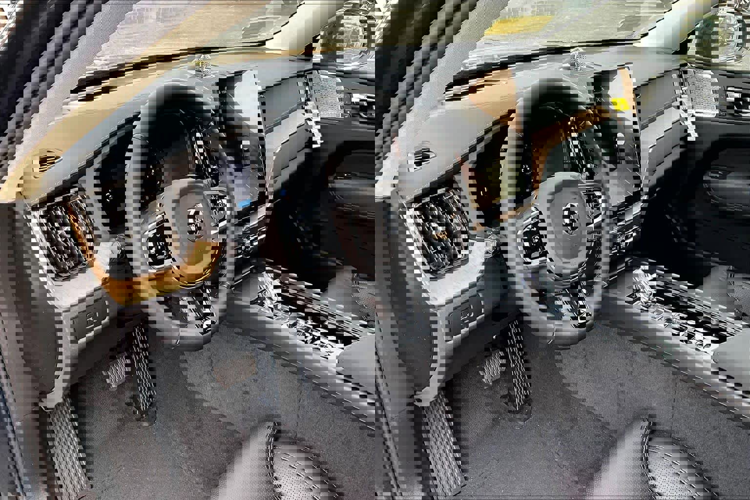 New 2026 Volvo XC60 B5 Ultra w/ Protection Package Premier image 9