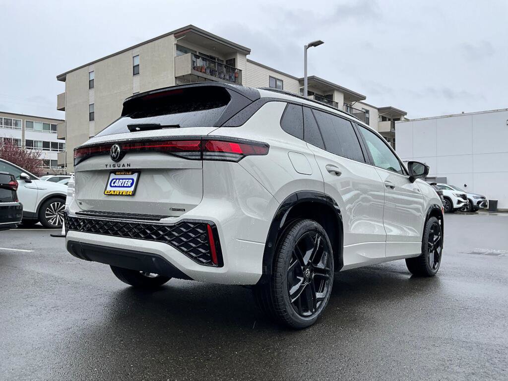 New 2026 Volkswagen Tiguan SE R-Line image 8