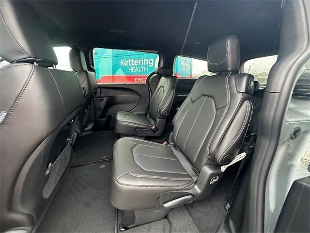 New 2026 Chrysler Pacifica Select w/ S Appearance Package image 13