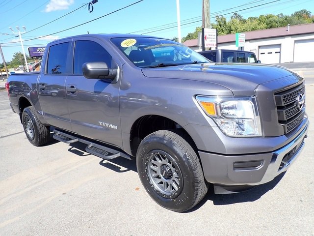 Used 2024 Nissan Titan SV image 10