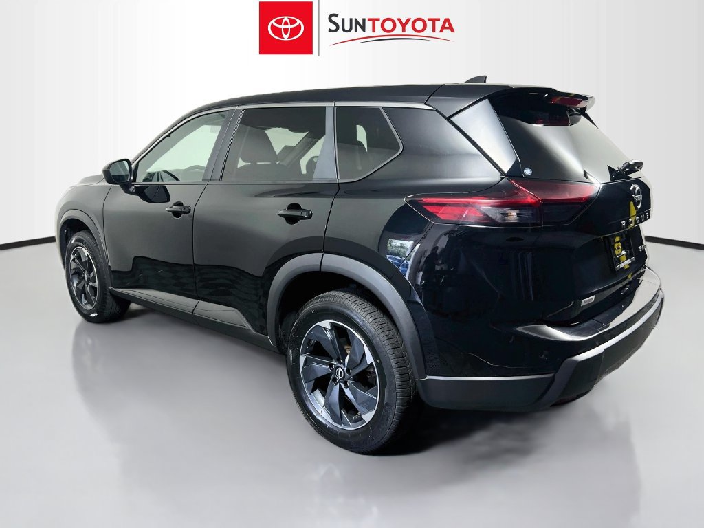 Used 2024 Nissan Rogue SV AWD/4WD image 5