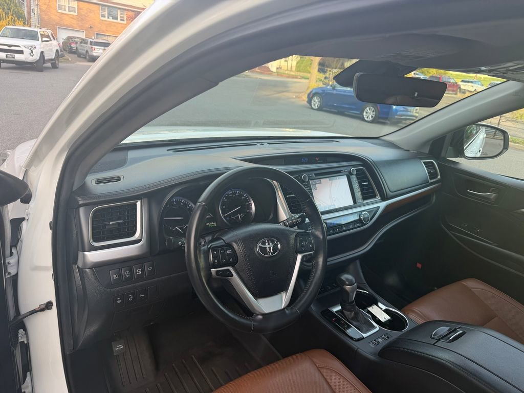 Used 2019 Toyota Highlander Limited Platinum AWD/4WD image 15