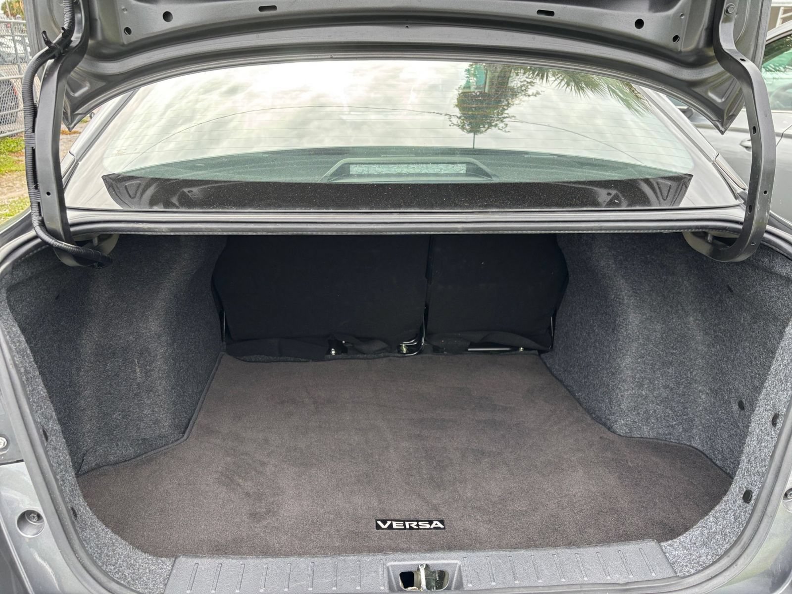 Used 2025 Nissan Versa SV FWD image 31