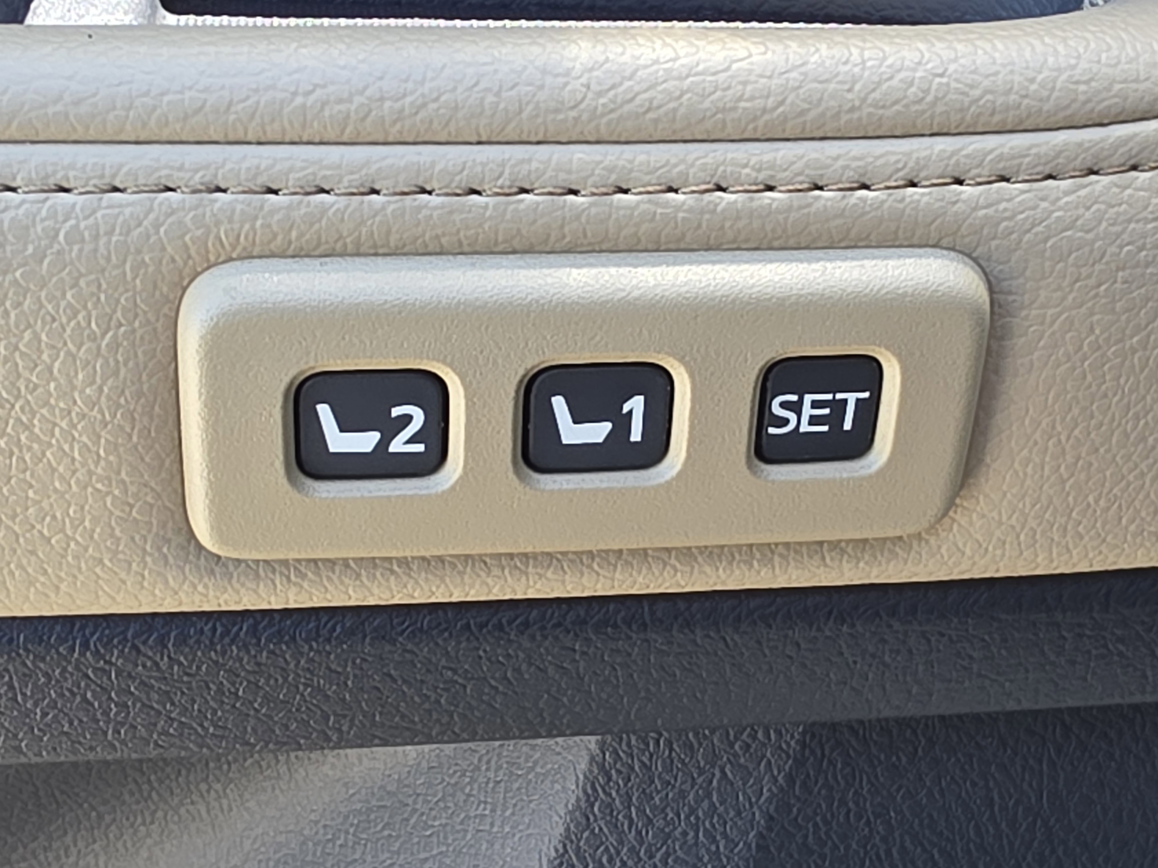 Used 2015 Toyota 4Runner Limited RWD image 15