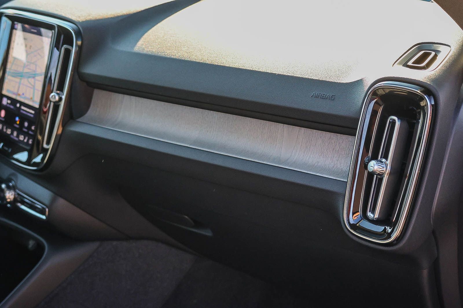 Used 2023 Volvo XC40 B5 Ultimate w/ Protection Package Premier image 19