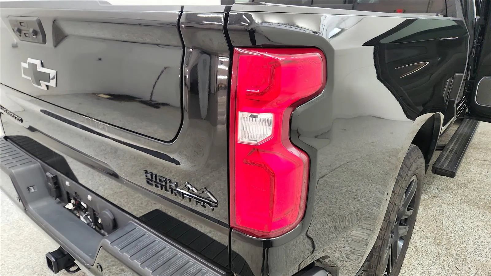 Used 2025 Chevrolet Silverado 1500 High Country w/ Midnight Edition image 15