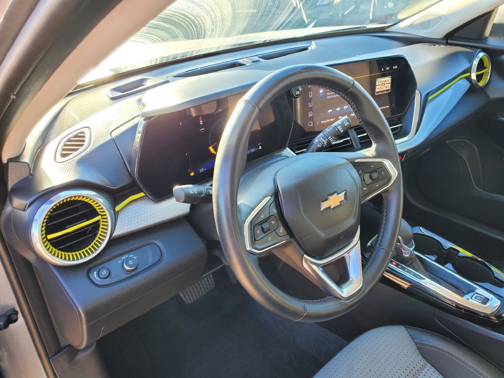 Used 2024 Chevrolet Trax LT w/ Driver Confidence Package FWD image 16