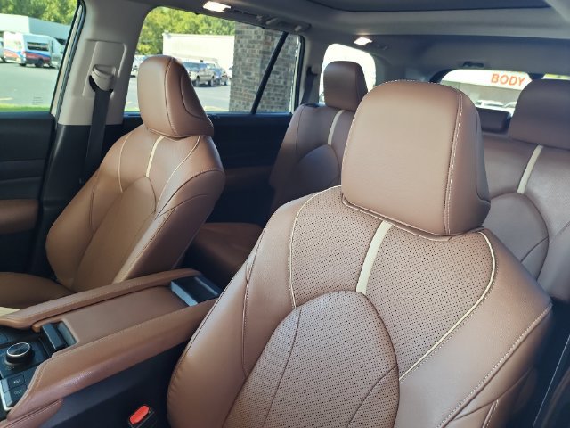 Used 2024 Toyota Grand Highlander AWD image 11
