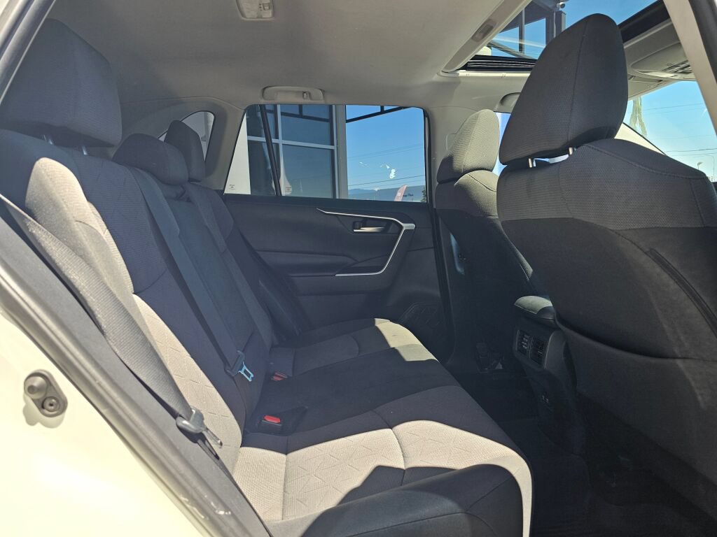 Used 2019 Toyota RAV4 XLE AWD/4WD image 13