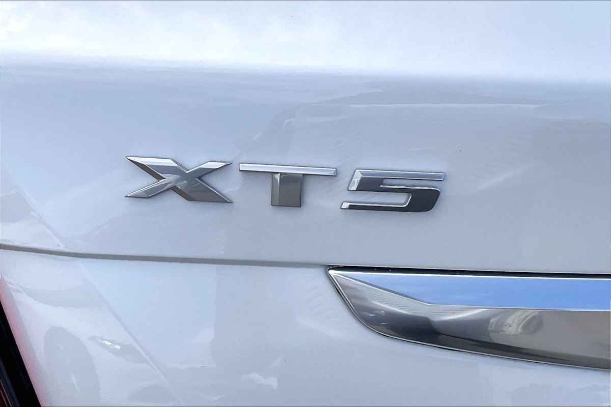 Used 2025 Cadillac XT5 Premium Luxury FWD image 8