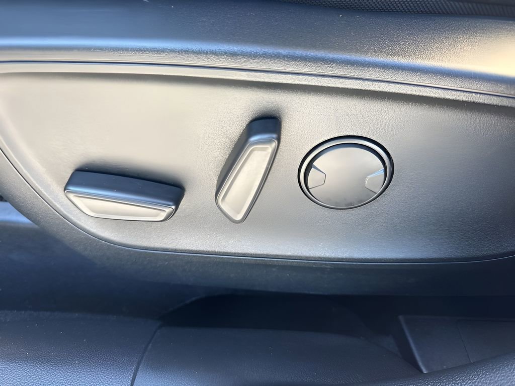 Used 2020 Ford Escape Titanium image 10