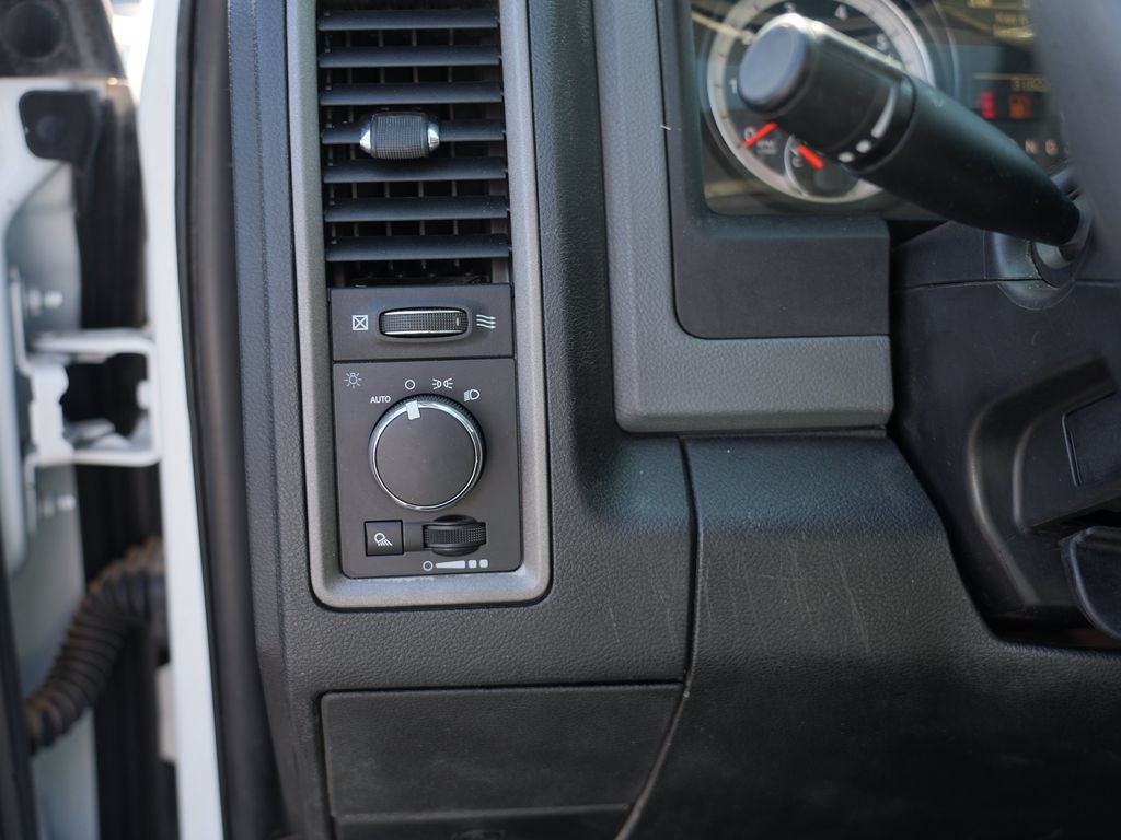 Used 2018 RAM 1500 Express AWD/4WD image 17