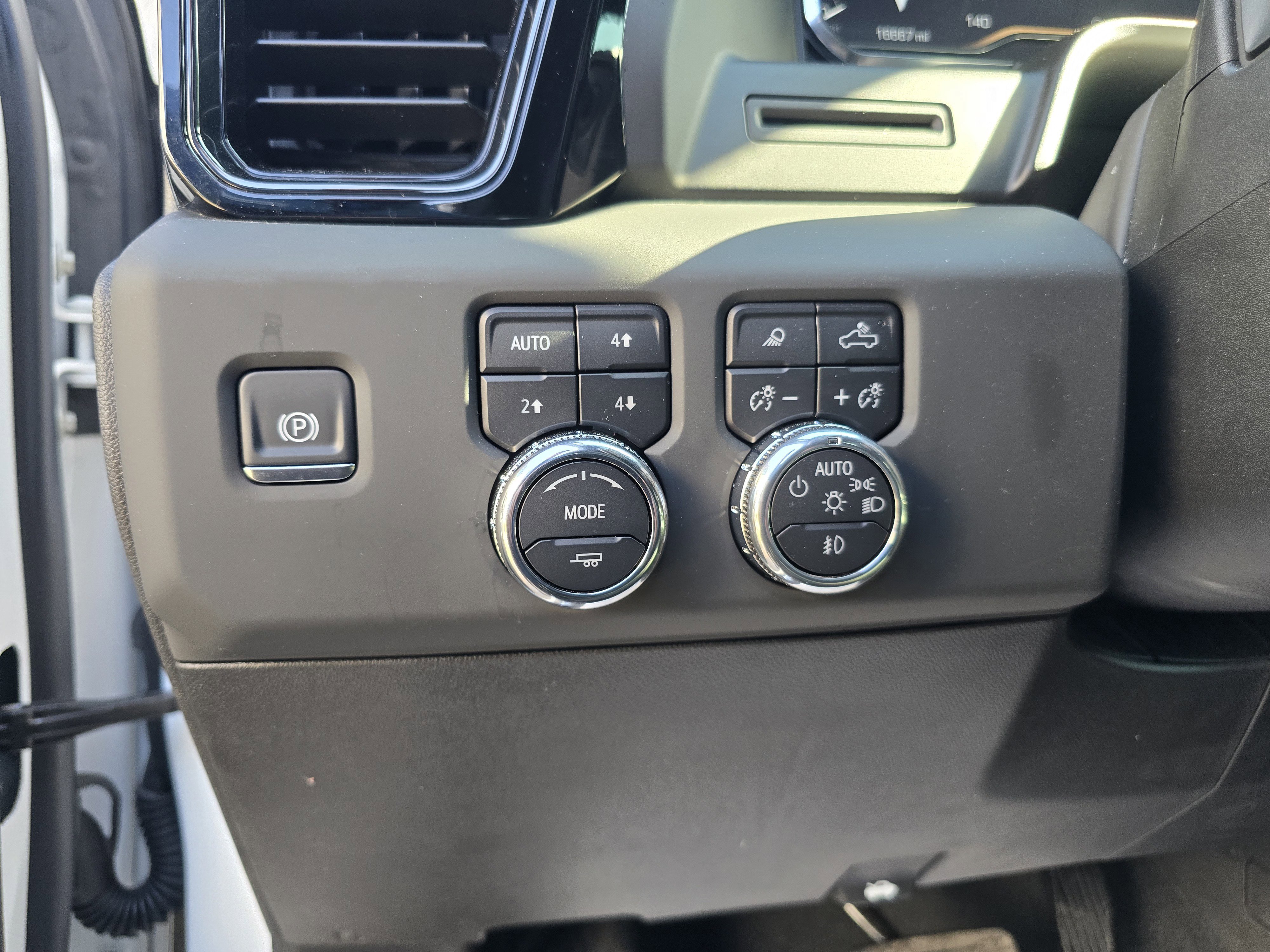 Used 2025 GMC Sierra 1500 AT4 image 21