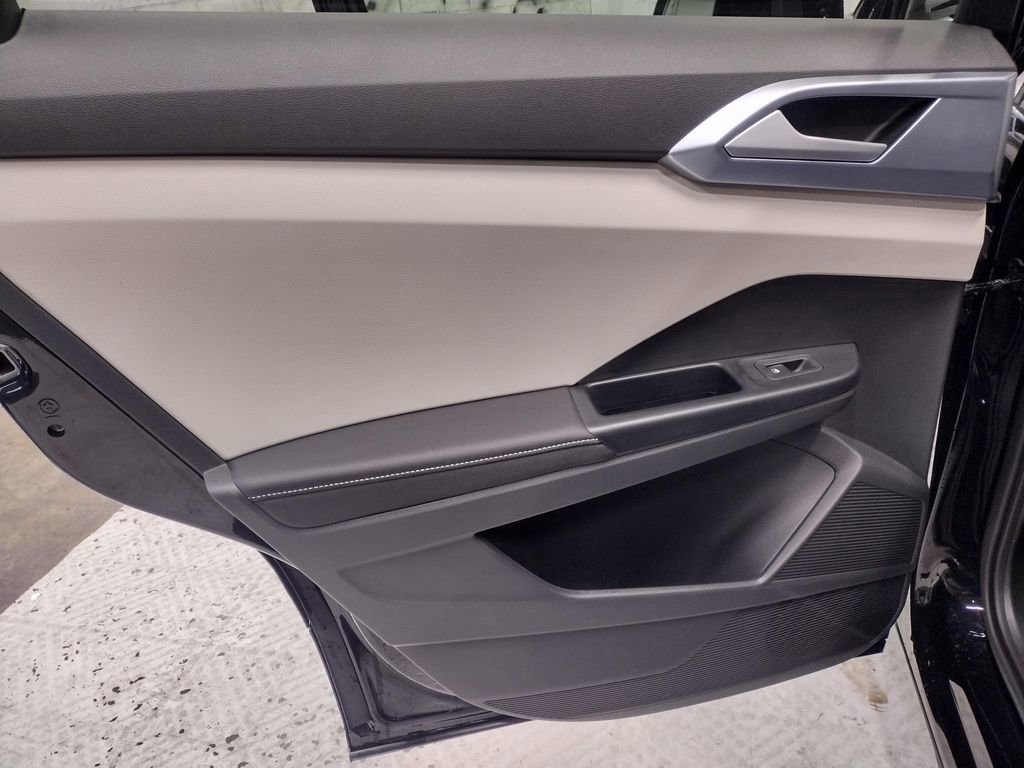 New 2026 Volkswagen Taos SE AWD/4WD image 32