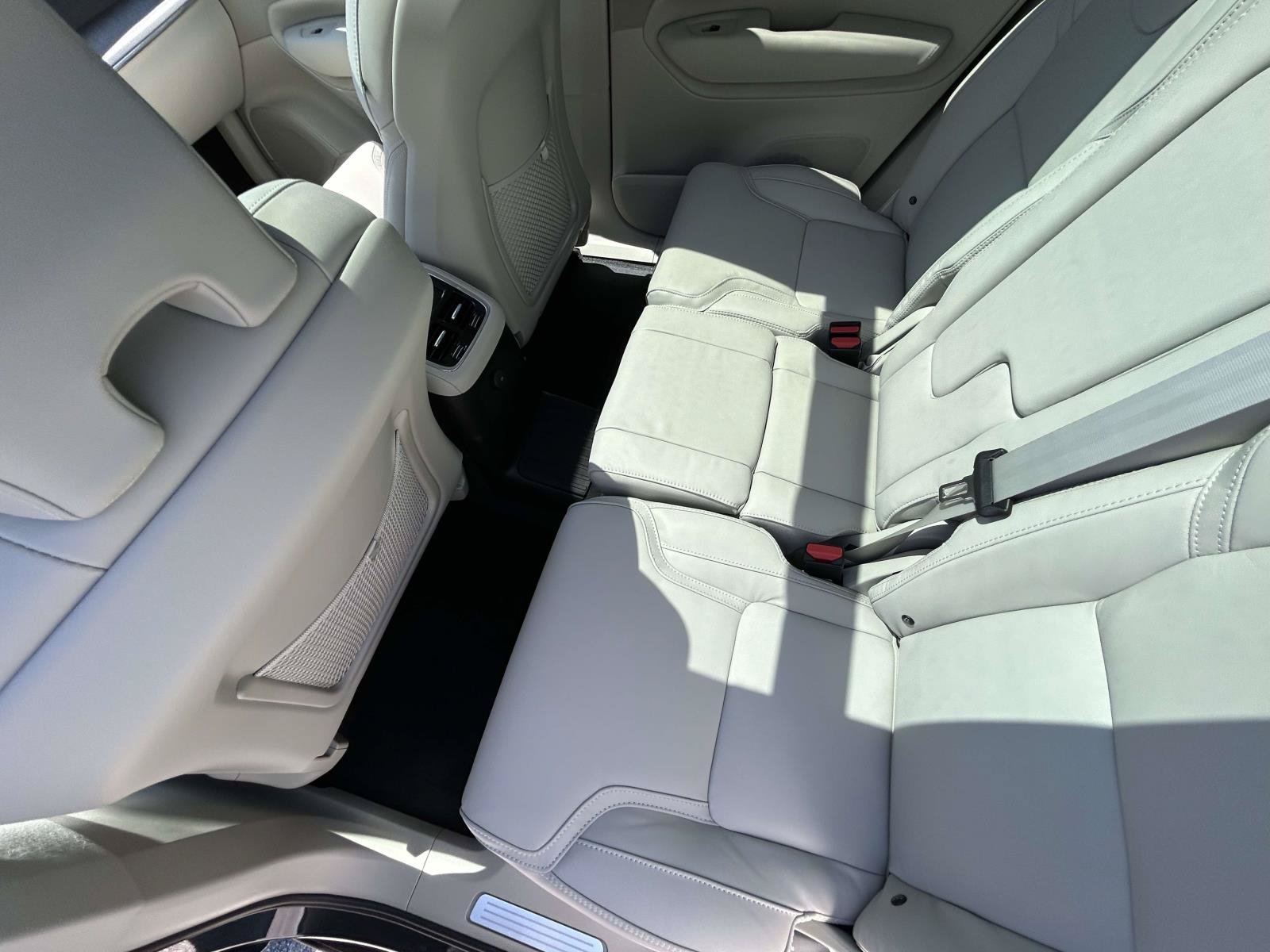 New 2026 Volvo XC90 T8 Ultra w/ Protection Package Premier AWD/4WD image 12