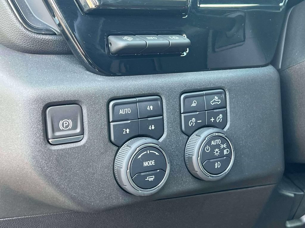 Used 2024 Chevrolet Silverado 2500 ZR2 w/ Technology Package AWD/4WD image 21