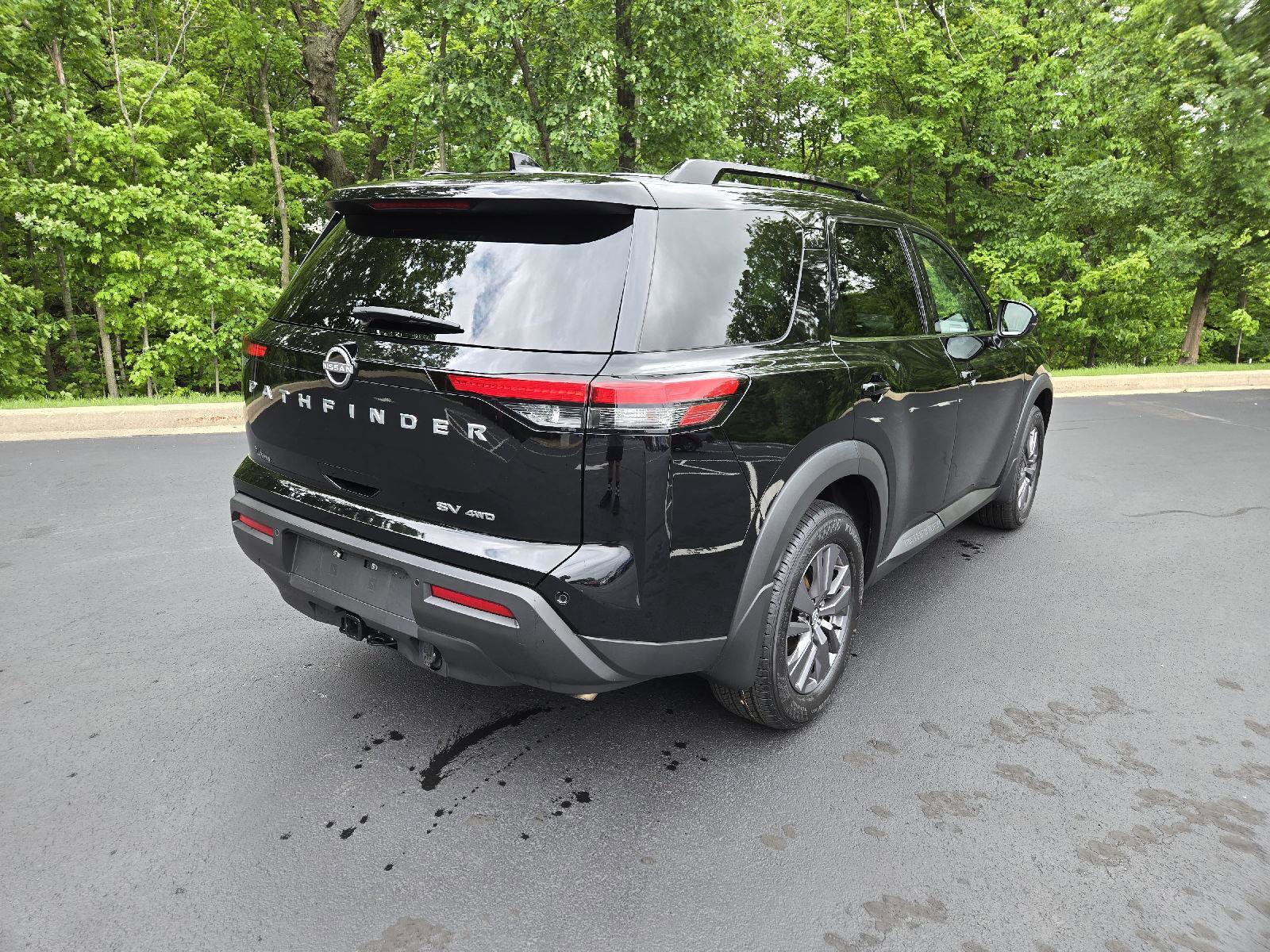 Used 2023 Nissan Pathfinder SV w/ SV Premium Package AWD/4WD image 3