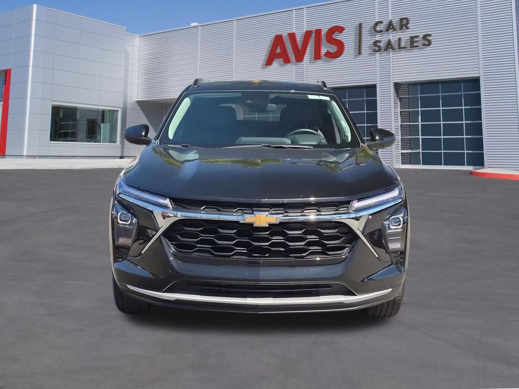 Used 2025 Chevrolet Trax LT w/ LT Convenience Package FWD image 2