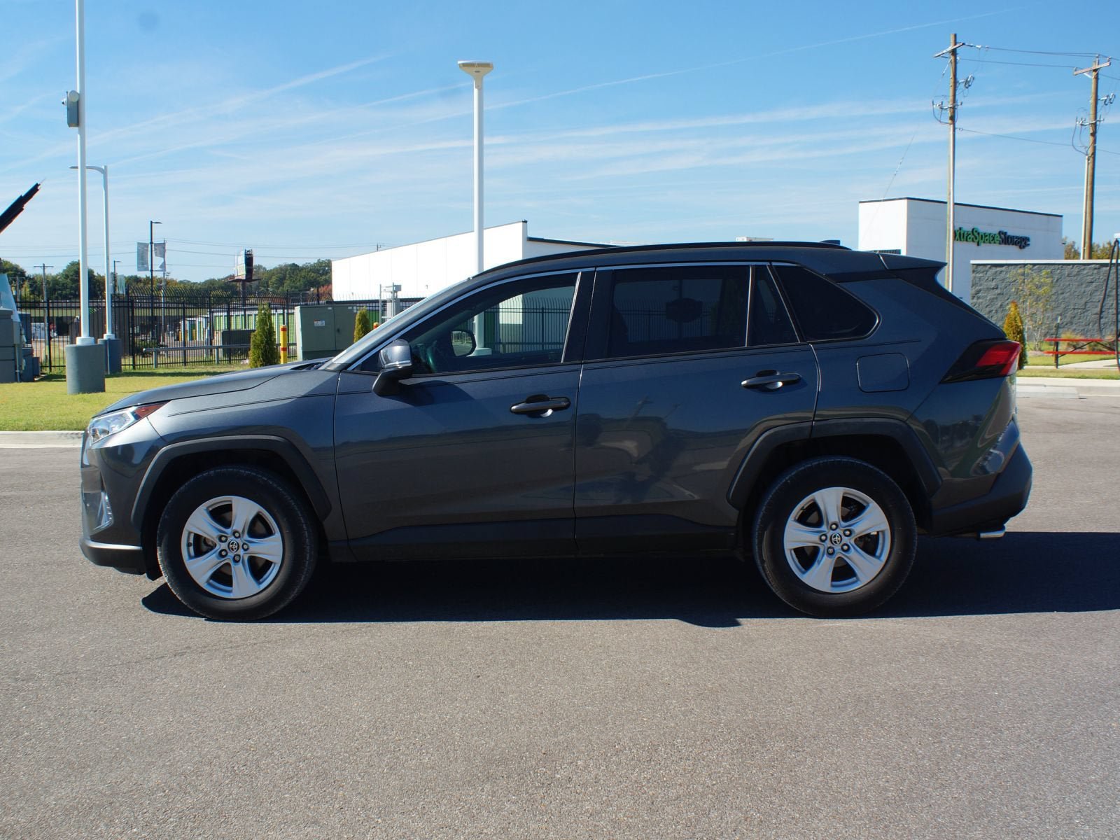 Used 2019 Toyota RAV4 XLE w/ Convenience Package FWD image 13