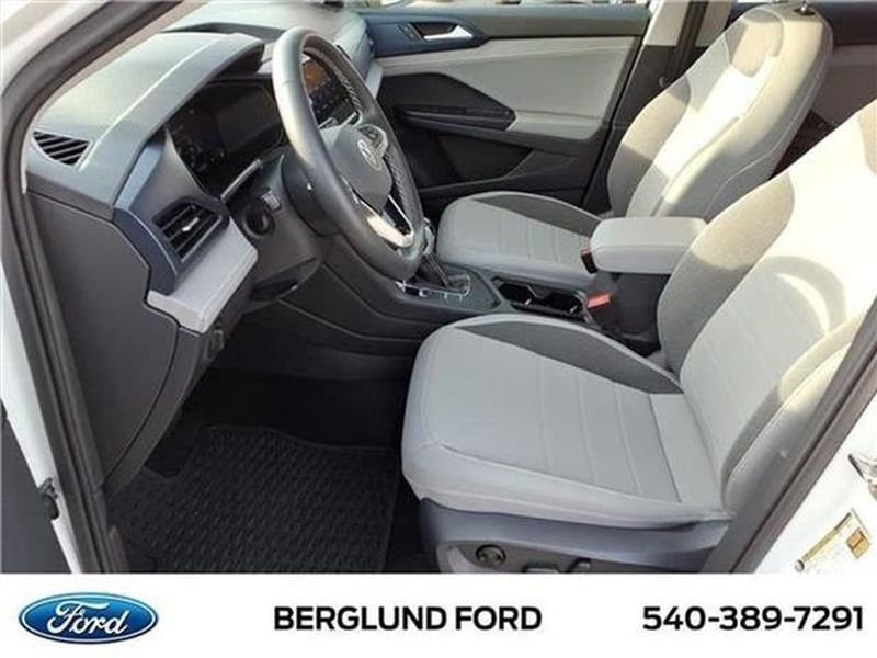 Used 2024 Volkswagen Taos SE image 48