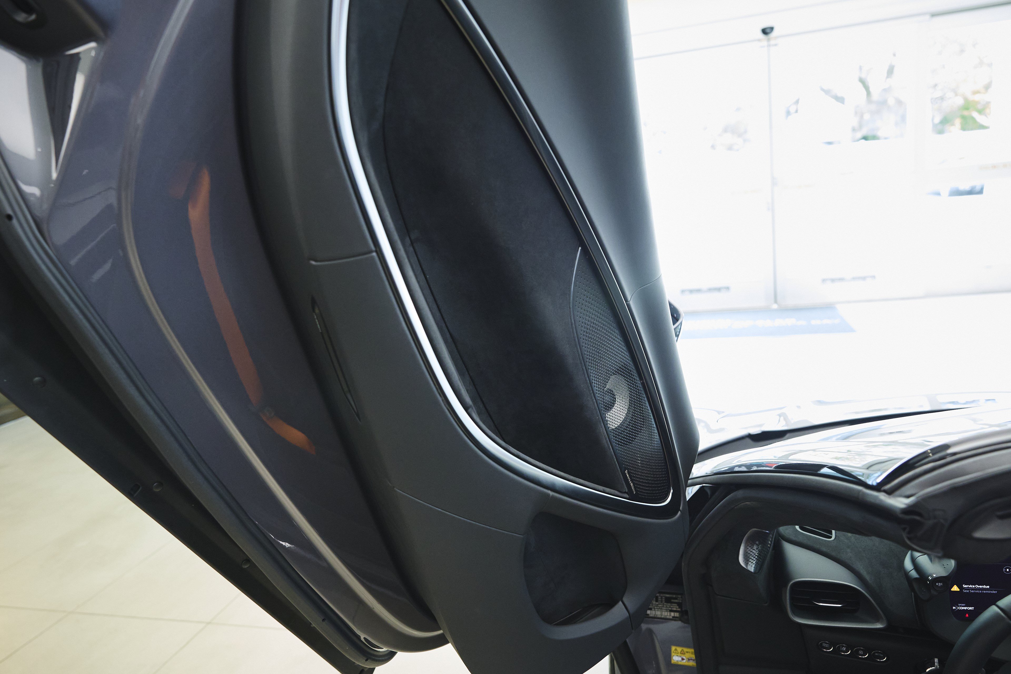 Used 2025 McLaren Artura Spider RWD image 22