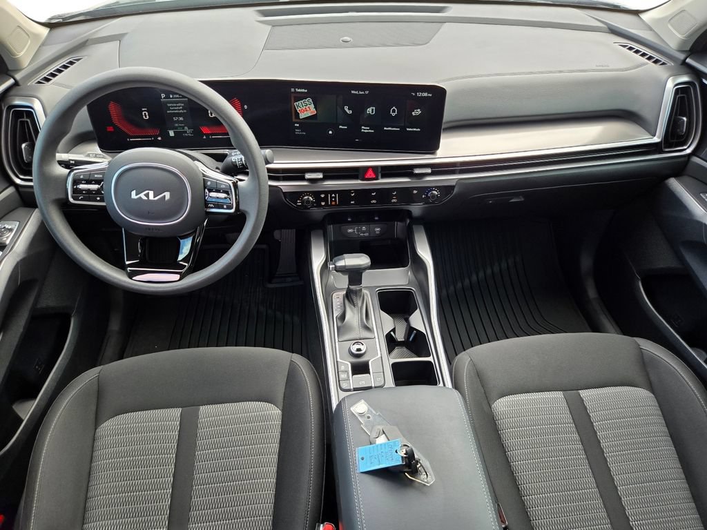 Certified 2025 Kia Sorento LX FWD image 20