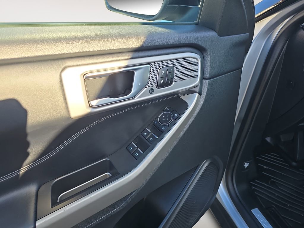 Used 2023 Ford Explorer Limited w/ Equipment Group 301A image 22