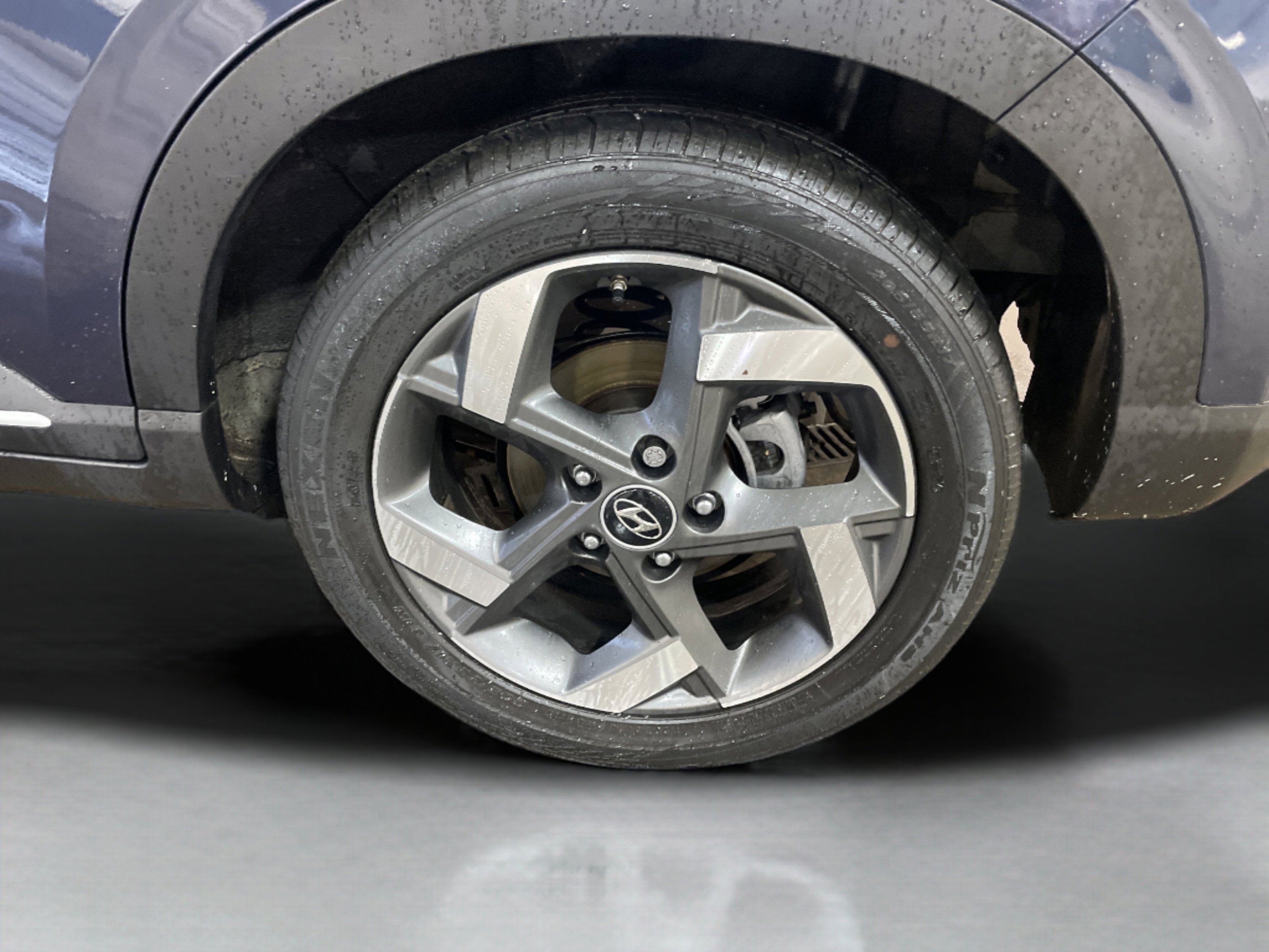 Used 2023 Hyundai Venue Limited image 9