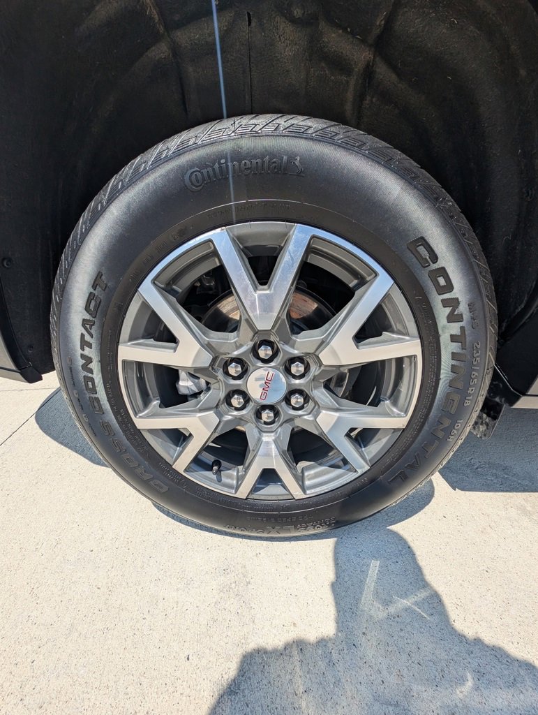 Used 2023 GMC Acadia SLE image 42