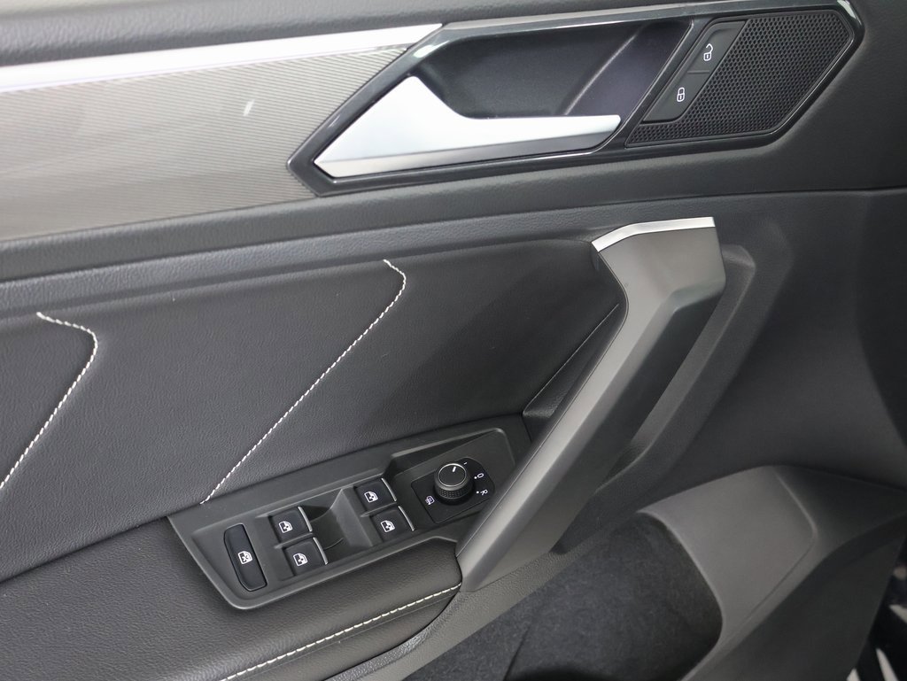 Used 2023 Volkswagen Tiguan SE R-Line image 21