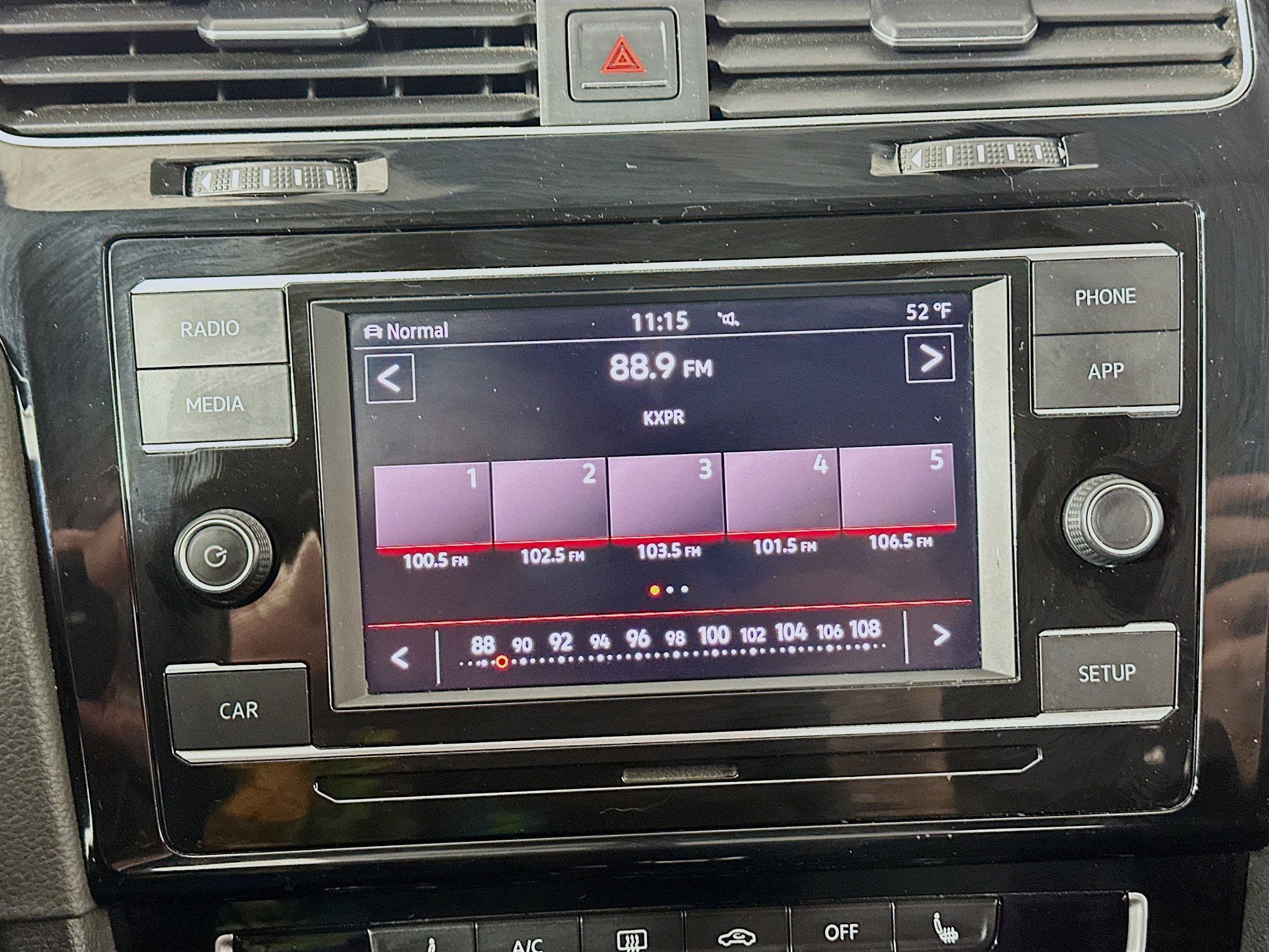 Used 2018 Volkswagen Golf S image 19