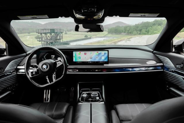 Used 2023 BMW 760i xDrive w/ Luxury Rear Seating Package AWD/4WD image 16