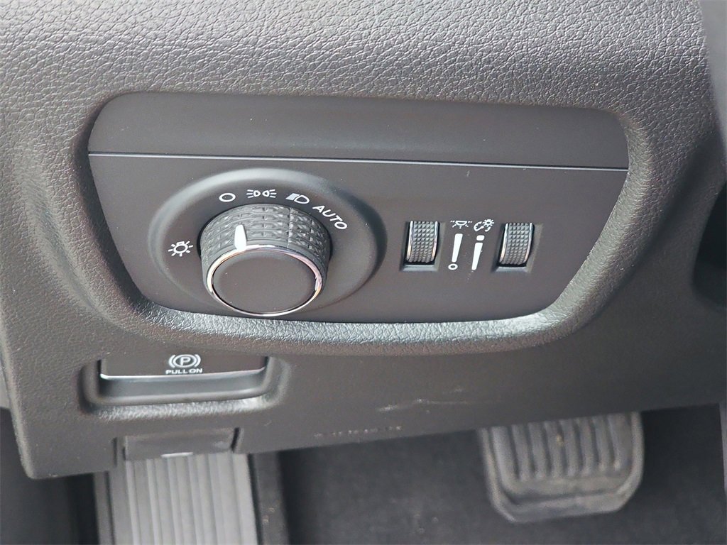 New 2025 Jeep Grand Cherokee Laredo w/ Luxury Tech Group I image 26