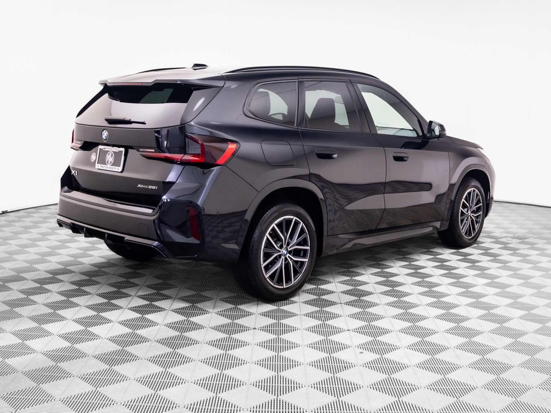 Used 2024 BMW X1 xDrive28i w/ M Sport Package AWD/4WD image 5