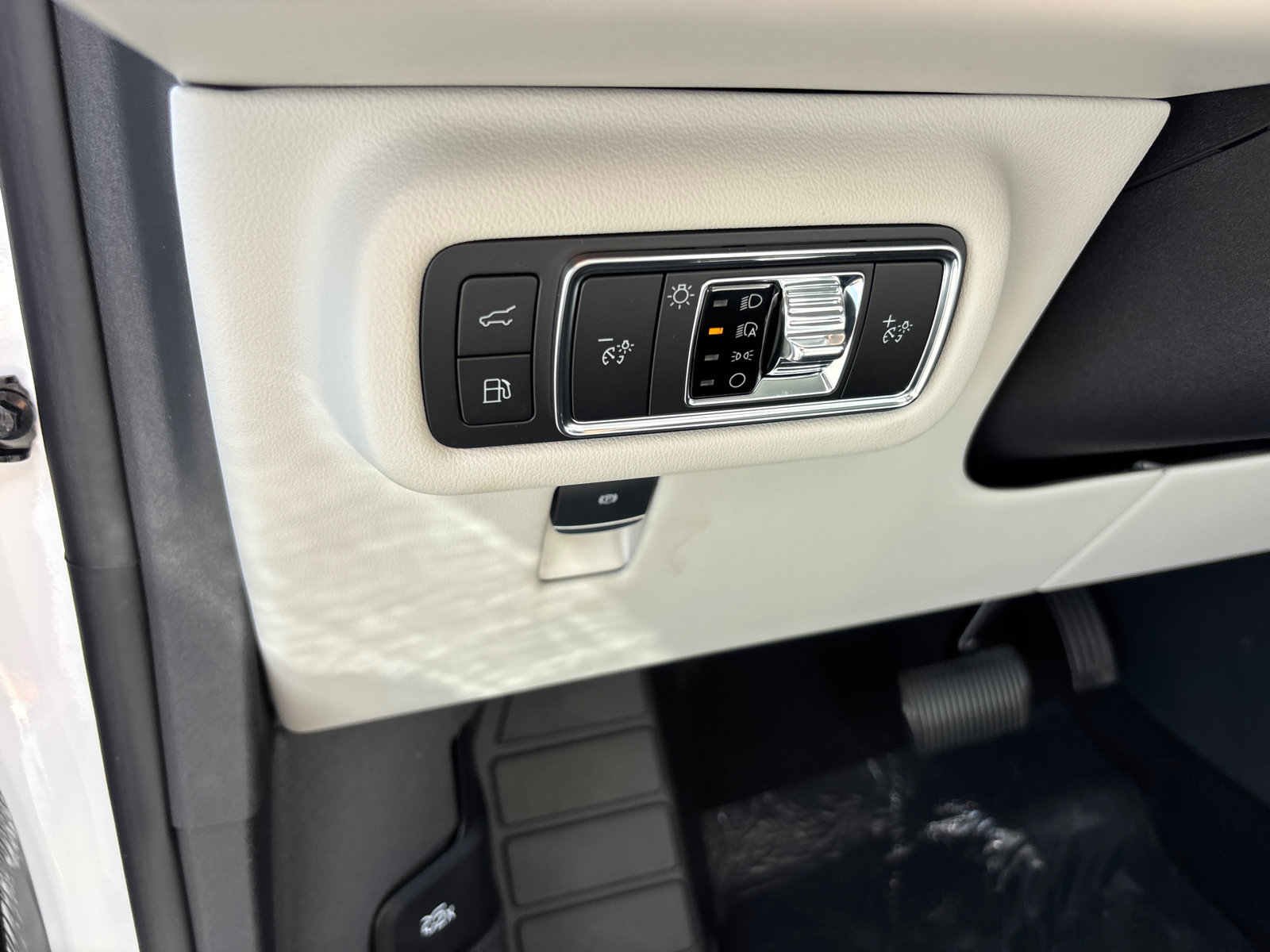 New 2026 Lincoln Nautilus Premier AWD/4WD image 14