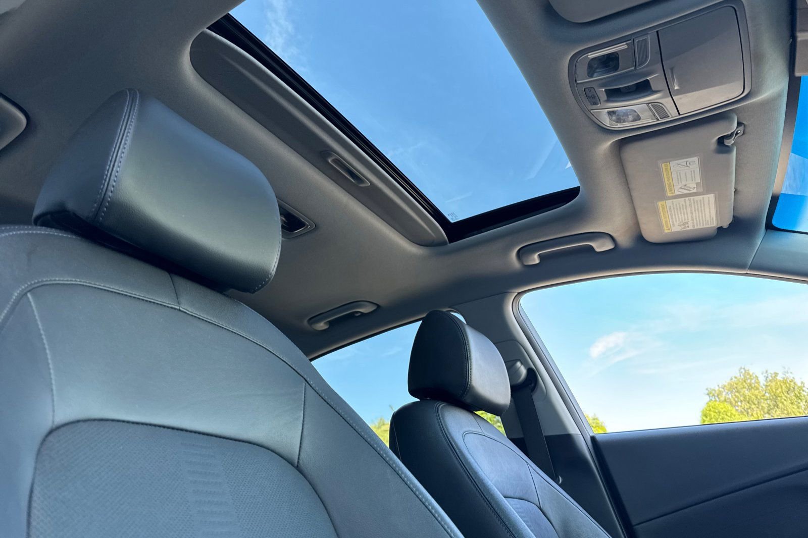 Used 2022 Hyundai Kona Limited image 18