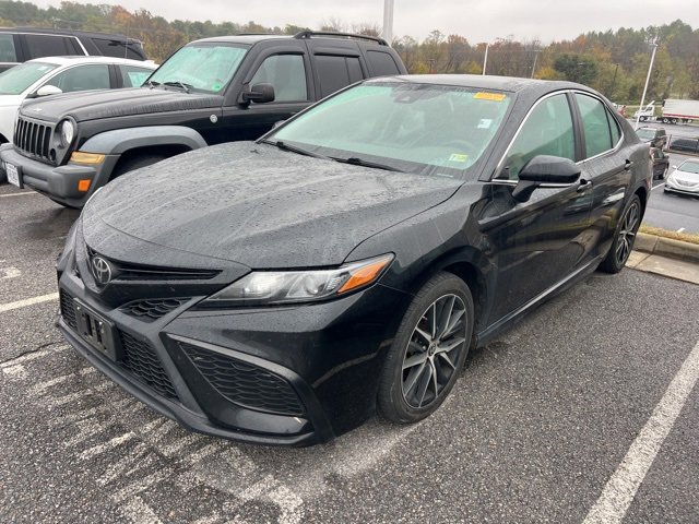 Used 2022 Toyota Camry SE w/ Cold Weather Package
