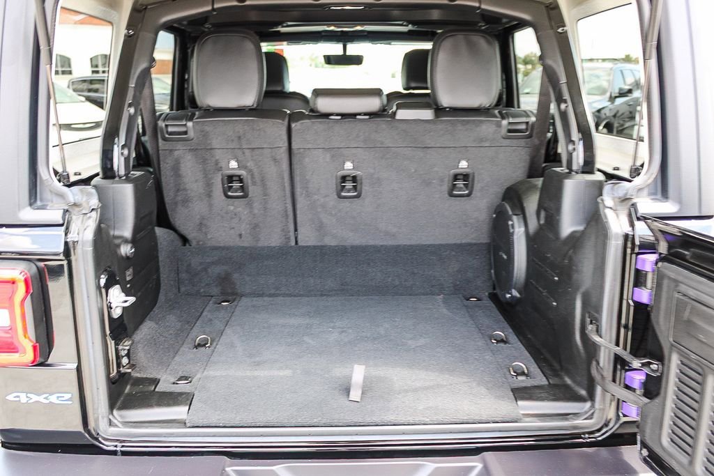Used 2023 Jeep Wrangler Unlimited Sahara image 25