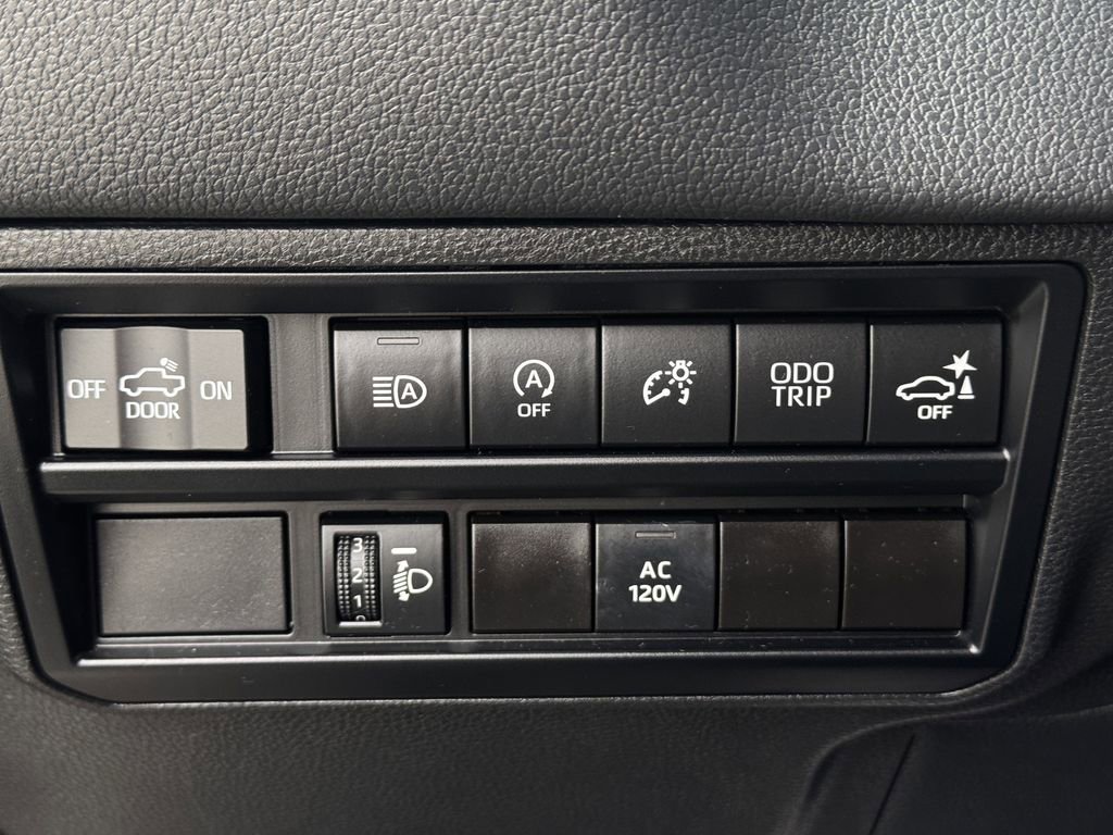 Used 2024 Toyota Tundra Limited AWD/4WD image 22
