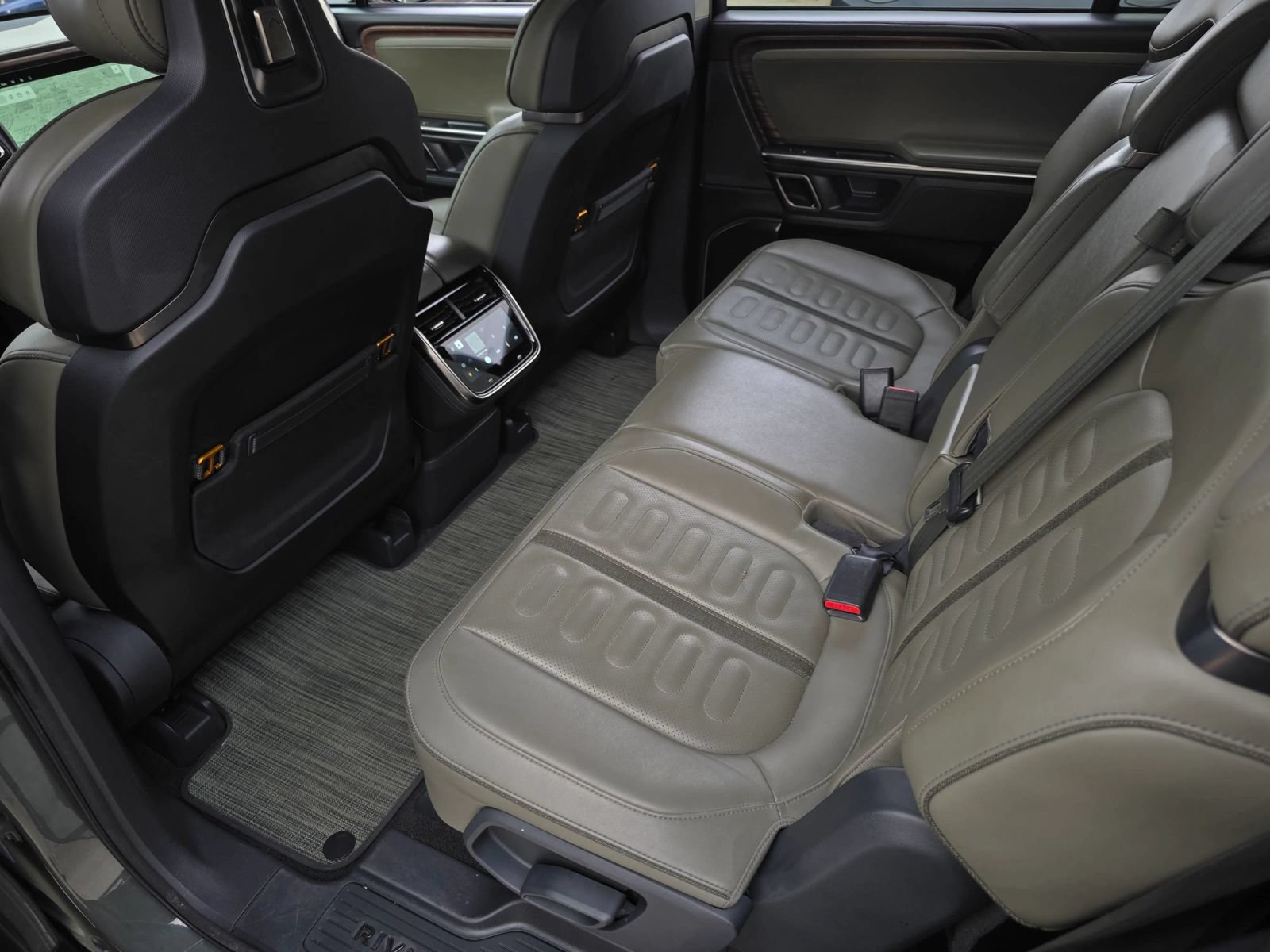 Used 2023 Rivian R1S Launch Edition Quad AWD/4WD image 34