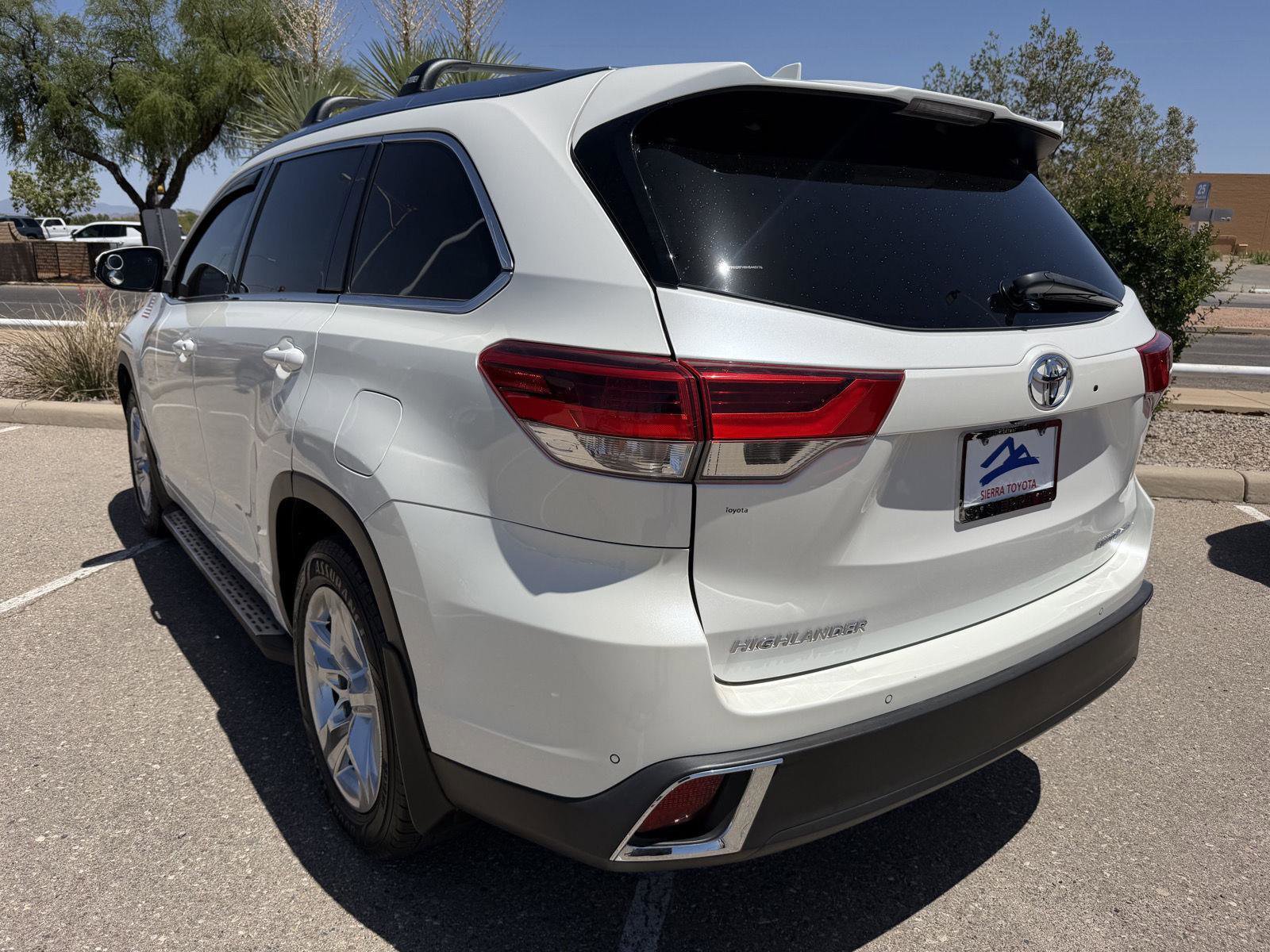 Used 2017 Toyota Highlander Limited AWD/4WD image 3