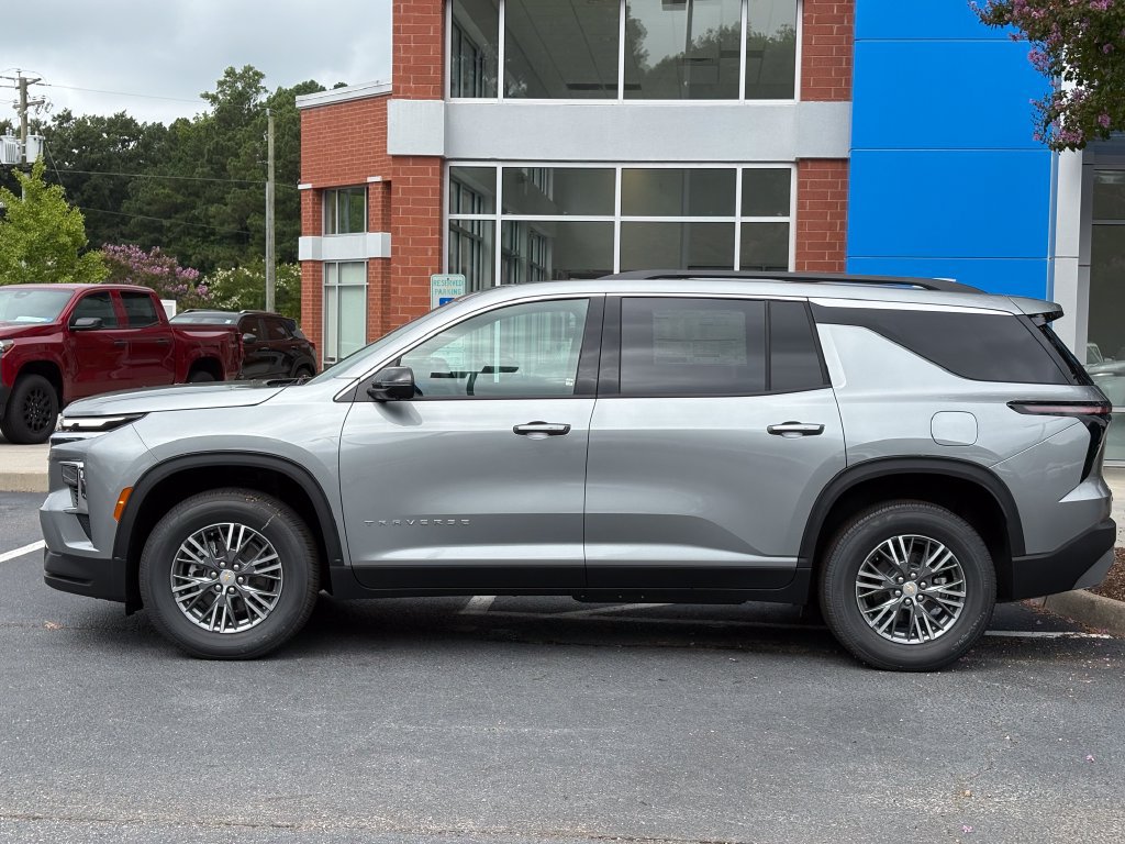 New 2026 Chevrolet Traverse LT w/ Driver Confidence Package FWD image 2