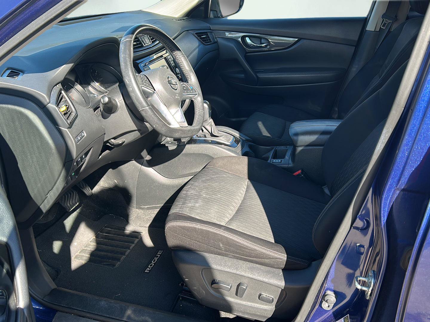 Used 2019 Nissan Rogue SV w/ Premium Package AWD/4WD image 5