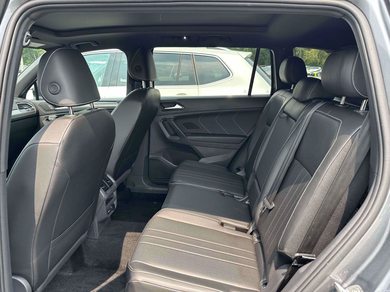 Certified 2023 Volkswagen Tiguan SE R-Line AWD/4WD image 9