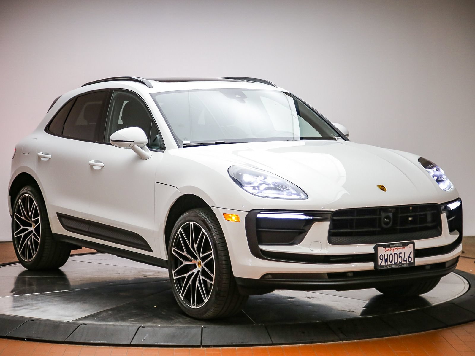 Certified 2026 Porsche Macan AWD/4WD image 42