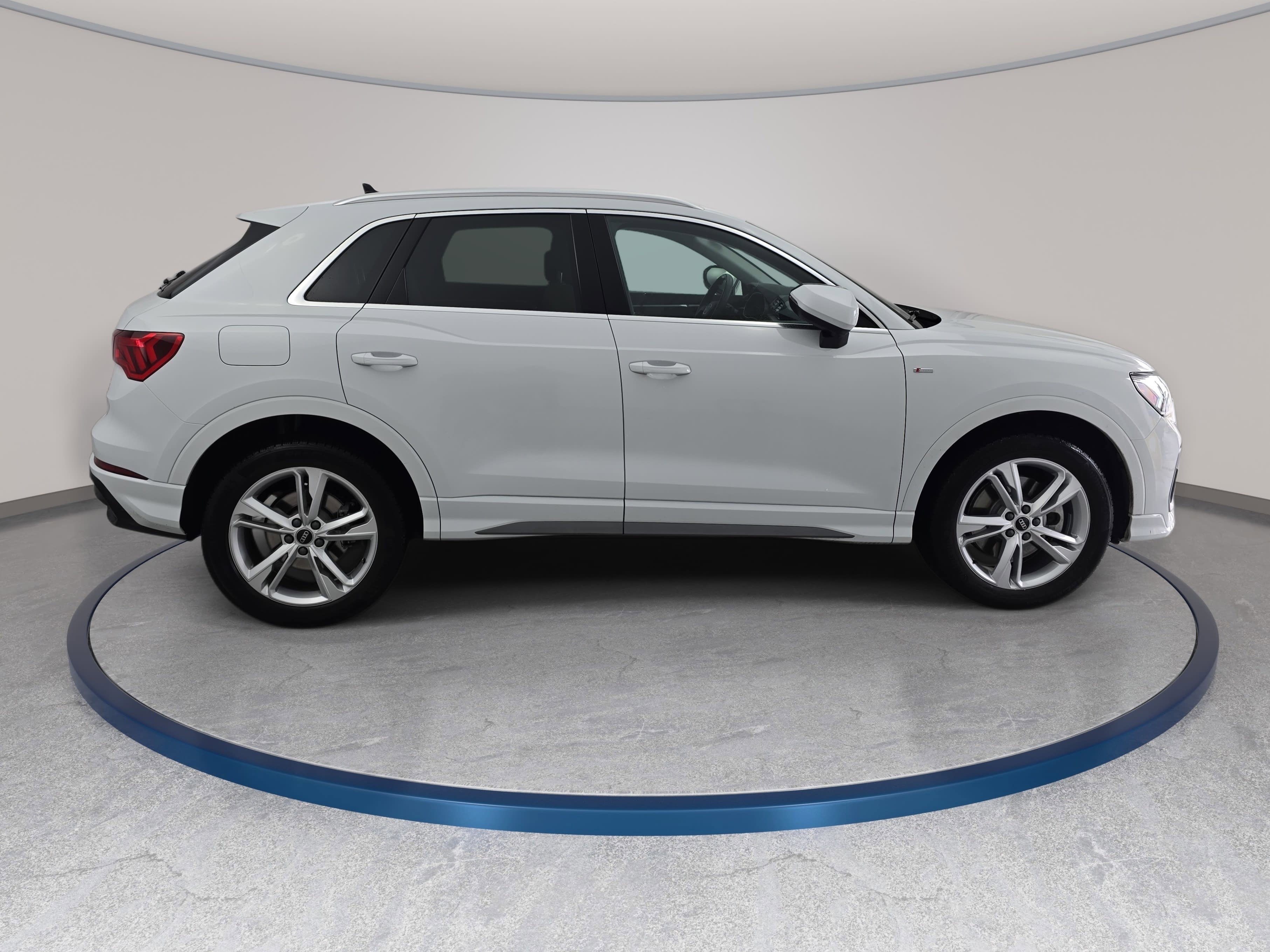 Used 2024 Audi Q3 2.0T Premium Plus w/ Premium Plus Package AWD/4WD image 4